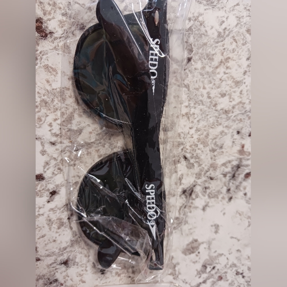 Speedo sunglasses( vintage)